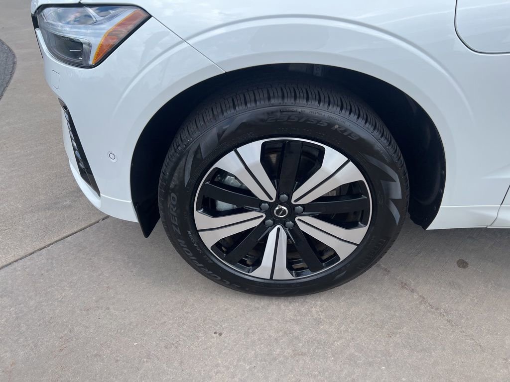 Certified 2025 Volvo XC60 T8 Plus w/ Protection Package Premier image 9