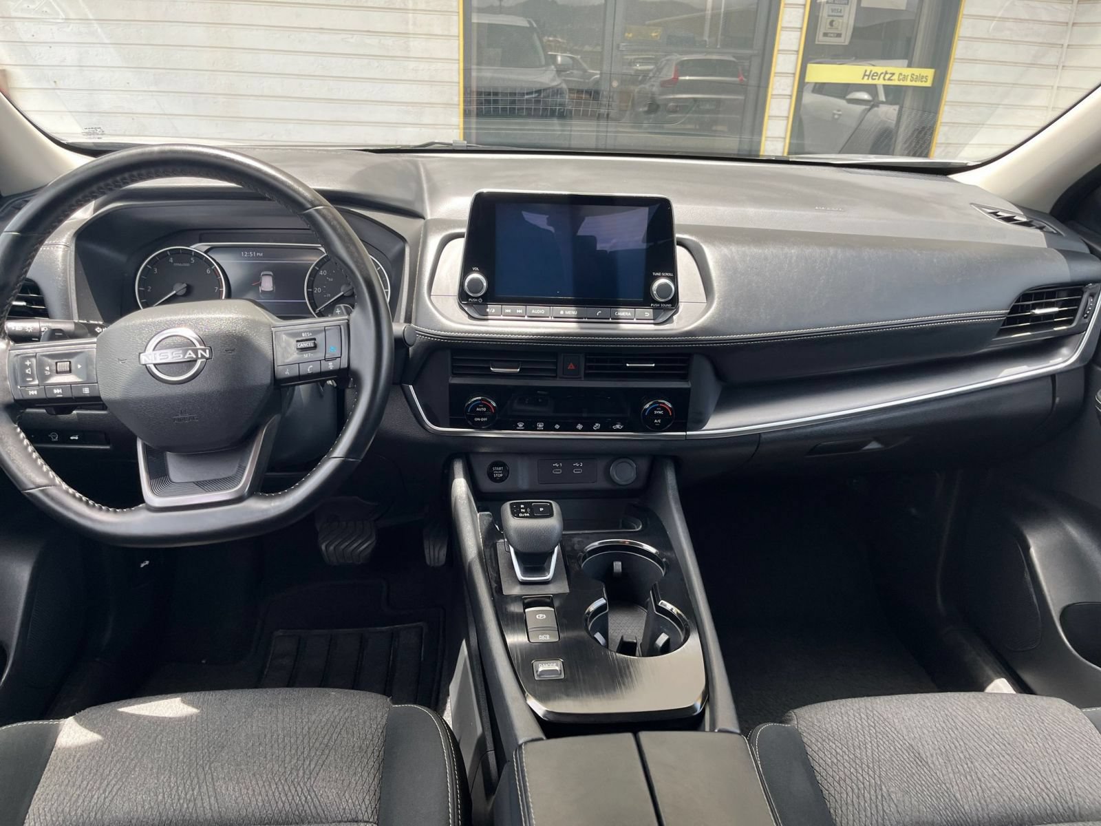 Used 2025 Nissan Rogue SV FWD image 33