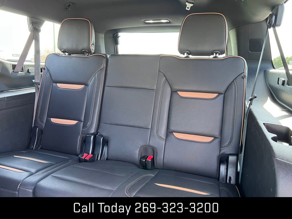Used 2023 GMC Yukon XL AT4 w/ AT4 Premium Plus Package AWD/4WD image 8