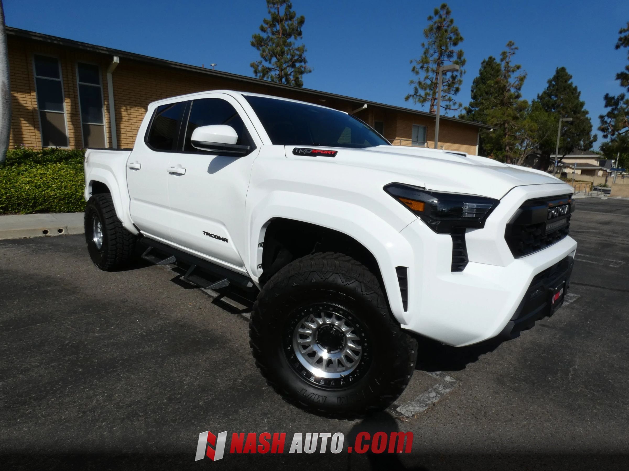 Used 2025 Toyota Tacoma TRD Sport AWD/4WD image 5