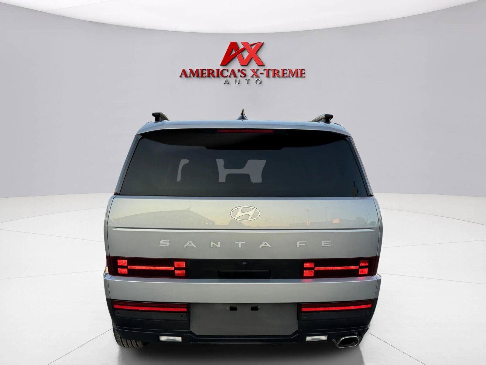 Used 2026 Hyundai Santa Fe SEL FWD image 5