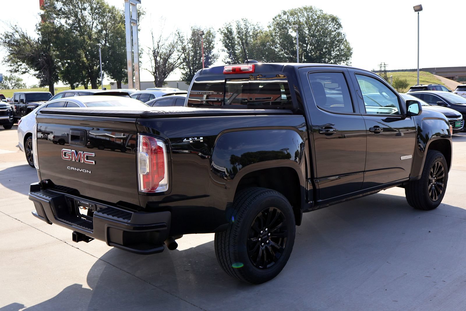 Used 2022 GMC Canyon Elevation w/ Elevation Premium Package AWD/4WD image 7