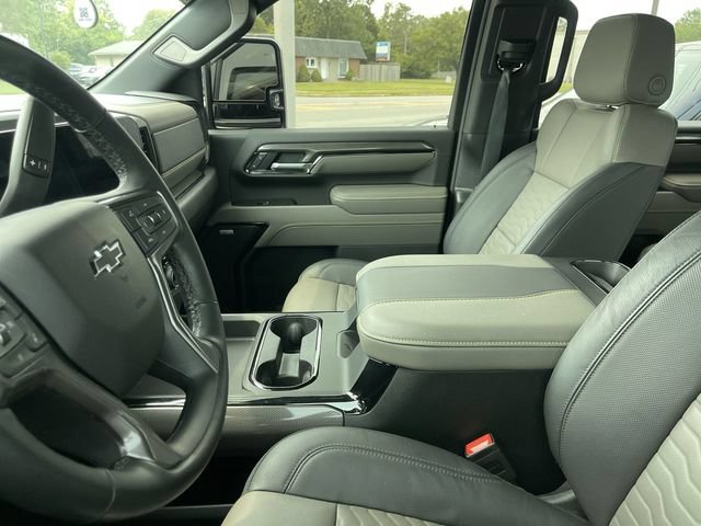 Used 2025 Chevrolet Silverado 2500 ZR2 w/ Technology Package AWD/4WD image 6