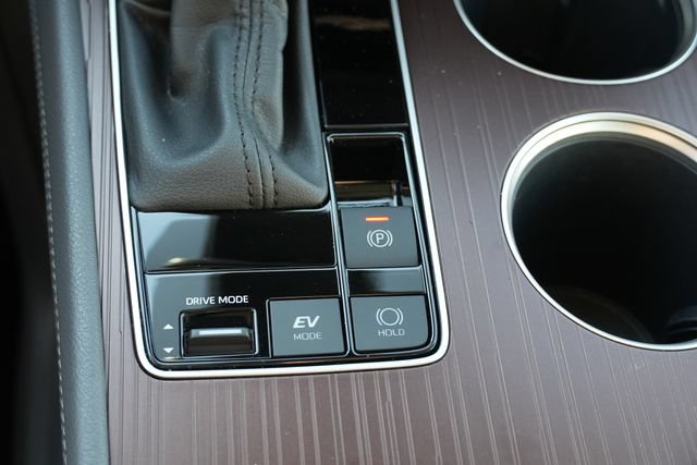 Used 2023 Toyota Sienna XLE FWD image 38