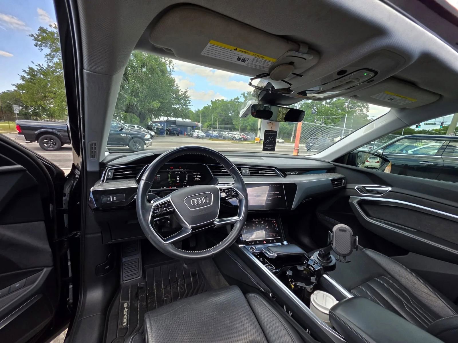 Used 2021 Audi e-tron Prestige w/ Prestige Package AWD/4WD image 13