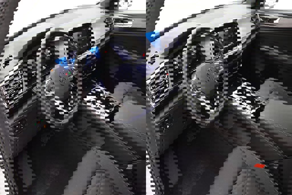 Used 2025 Volkswagen Atlas Cross Sport SE image 15