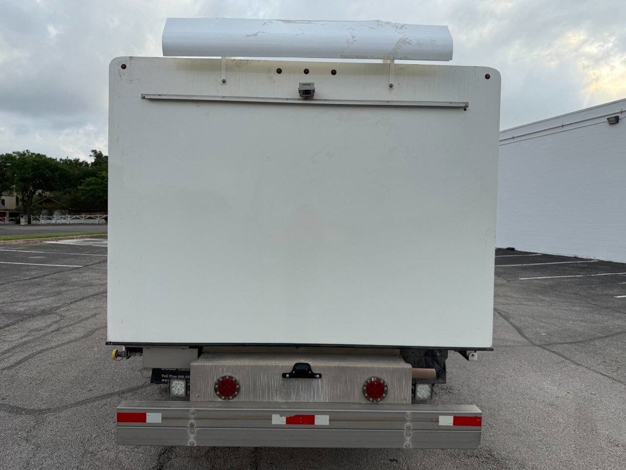 Used 2017 Ford E-450 and Econoline 450 Super Duty w/ Power Windows & Locks Group RWD image 7