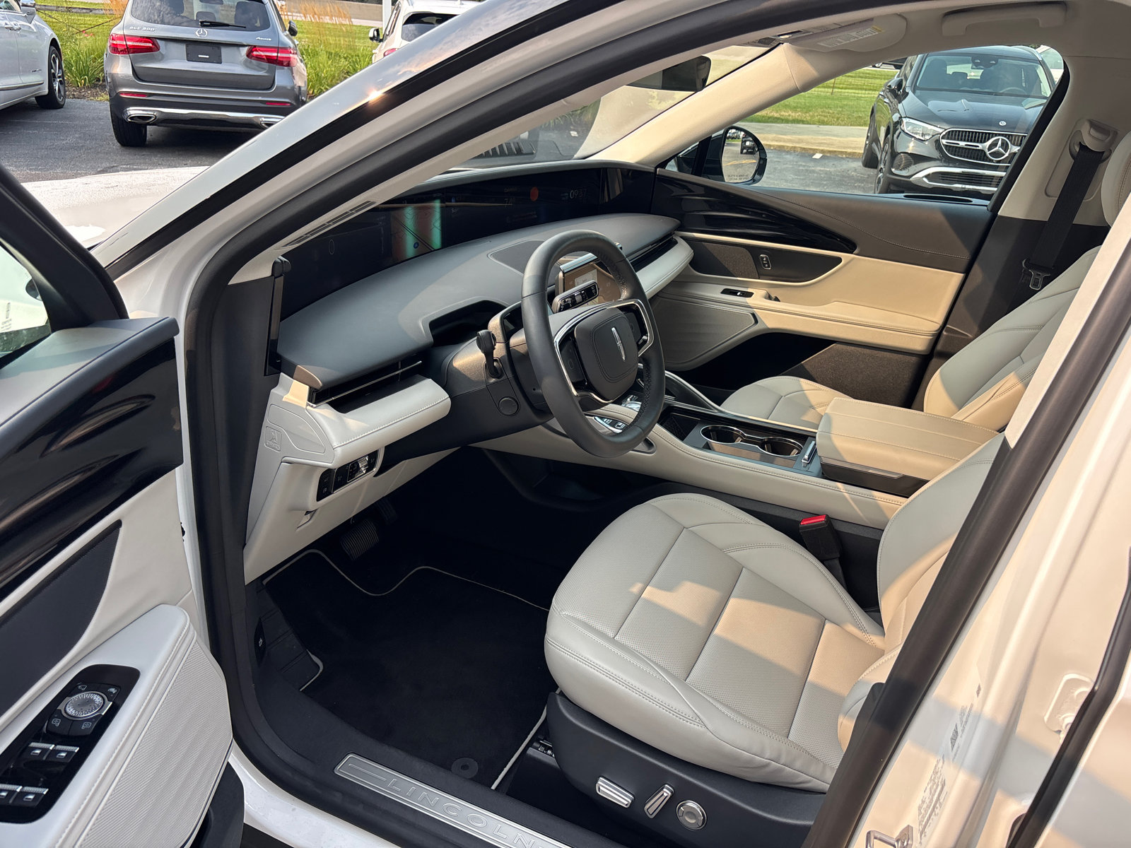 New 2026 Lincoln Nautilus Premier AWD/4WD image 25