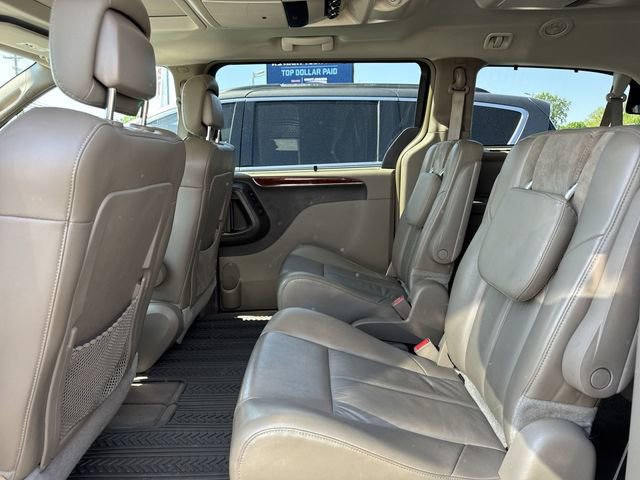Used 2015 Chrysler Town & Country Limited Platinum image 9