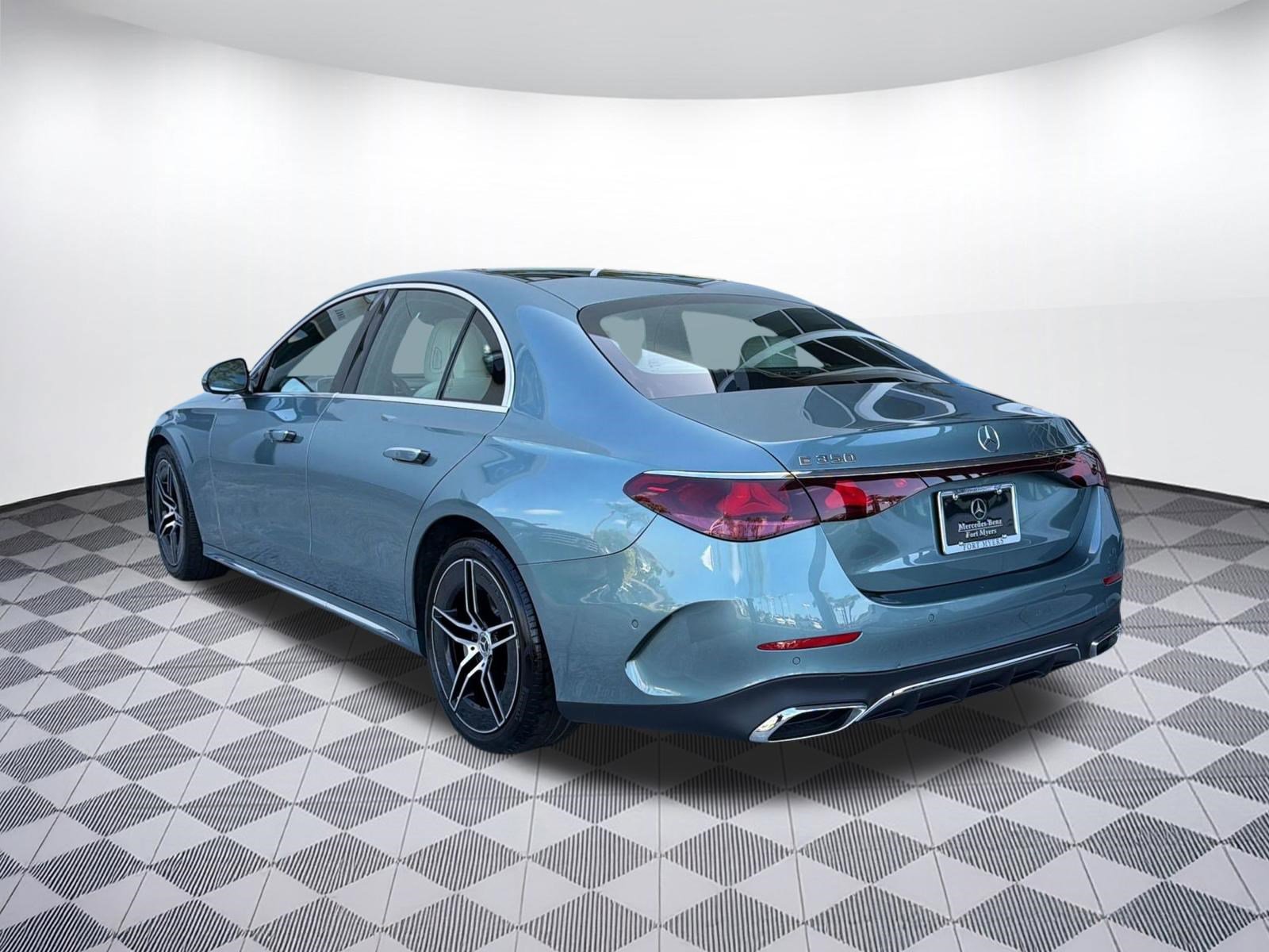 Used 2025 Mercedes-Benz E 350 Sedan image 3
