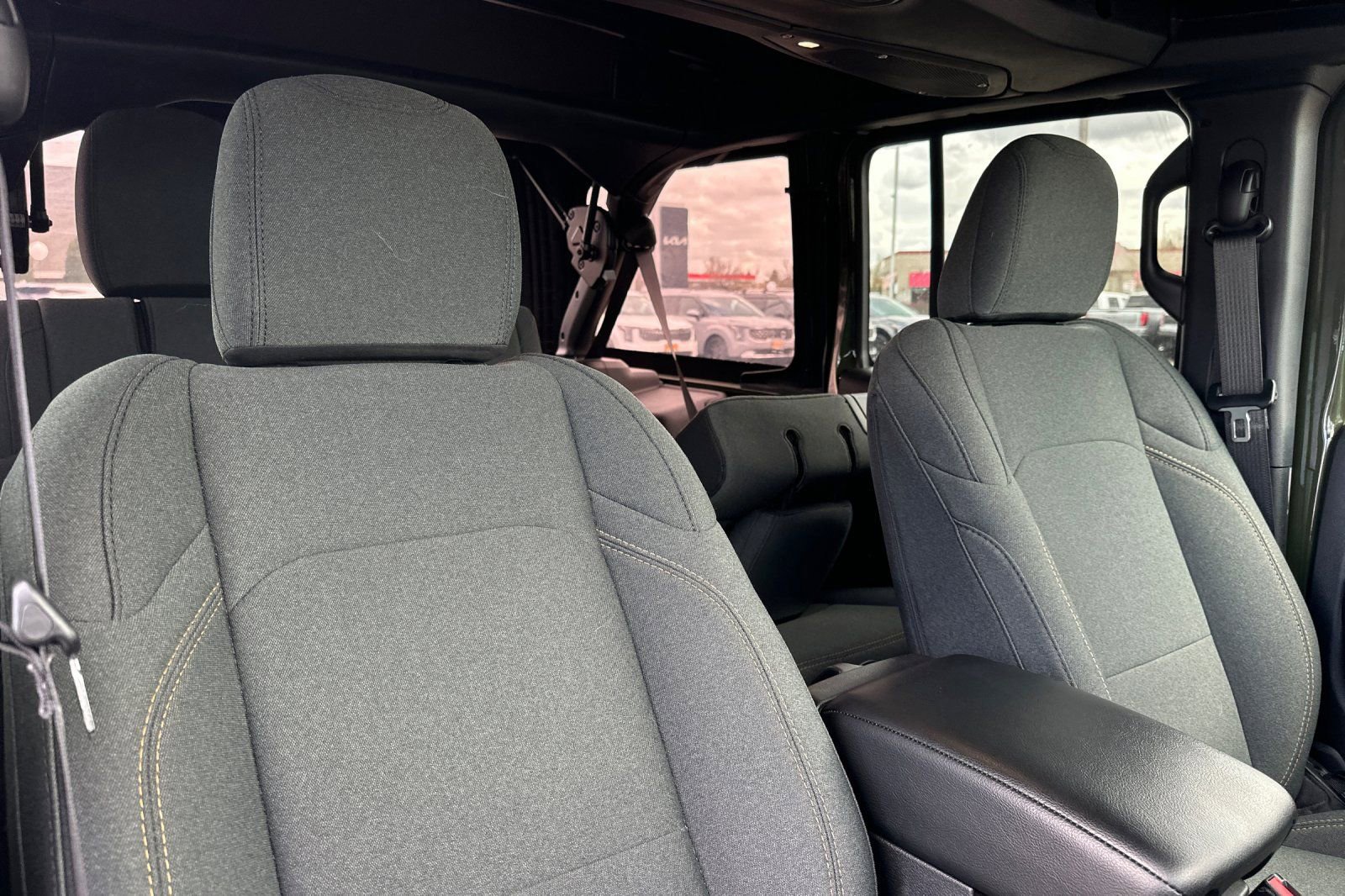 Used 2024 Jeep Wrangler Unlimited w/ Technology Group image 17