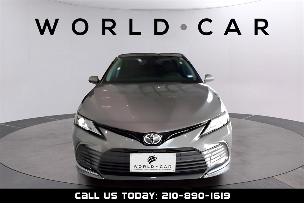Used 2021 Toyota Camry LE image 2