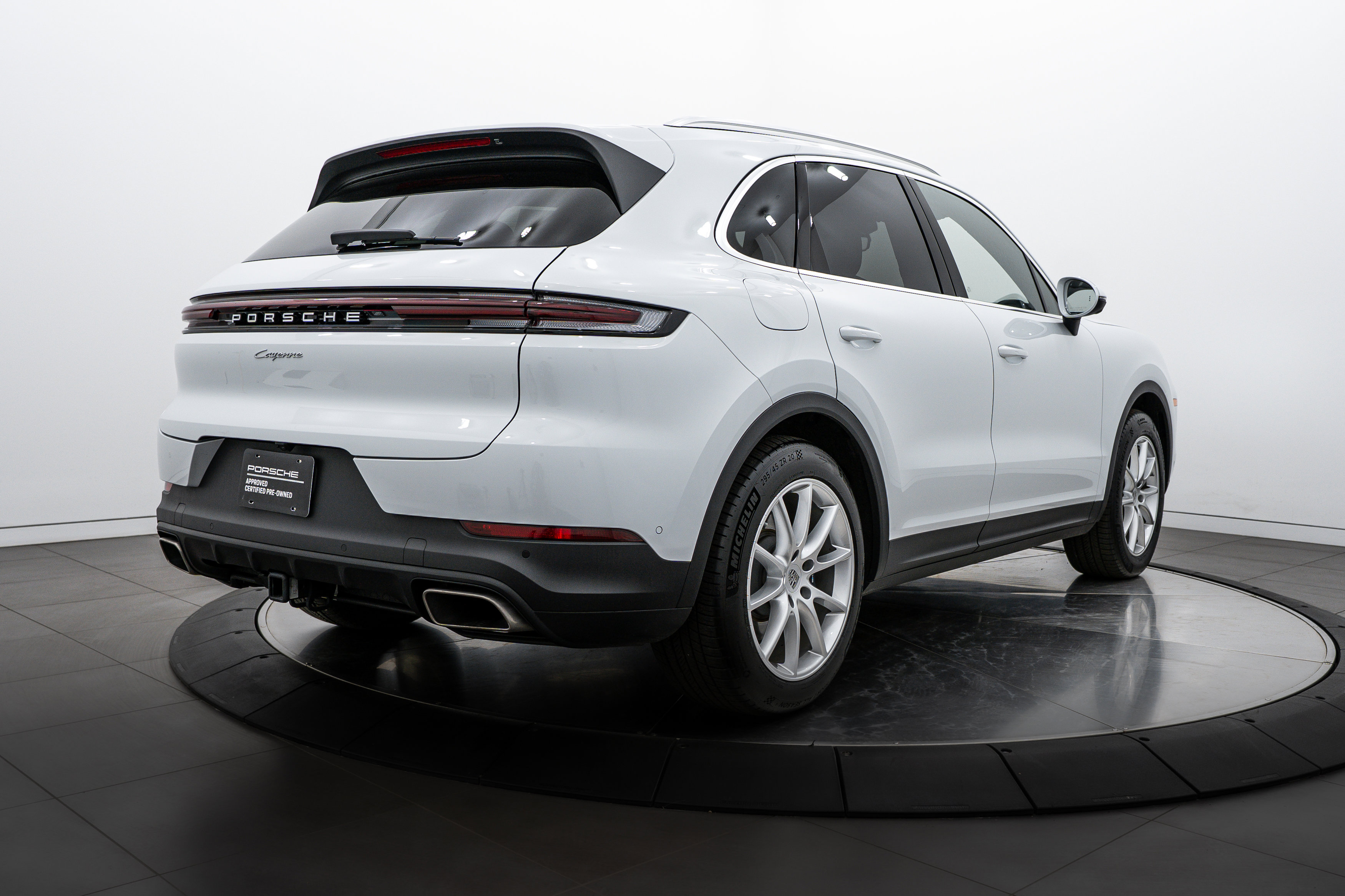Certified 2024 Porsche Cayenne image 7