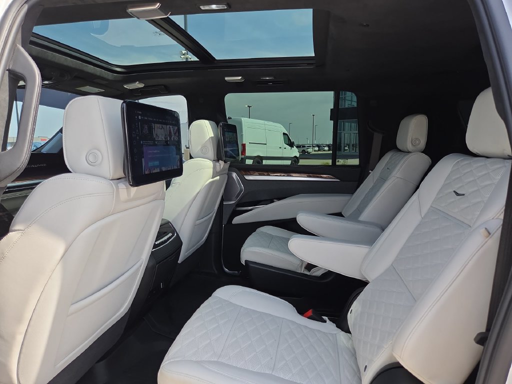 Used 2025 Cadillac Escalade ESV Sport Platinum w/ LPO, Floor Liner Package AWD/4WD image 13