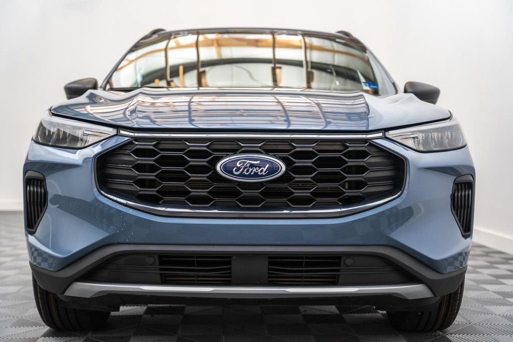 Certified 2025 Ford Escape ST-Line AWD/4WD image 2
