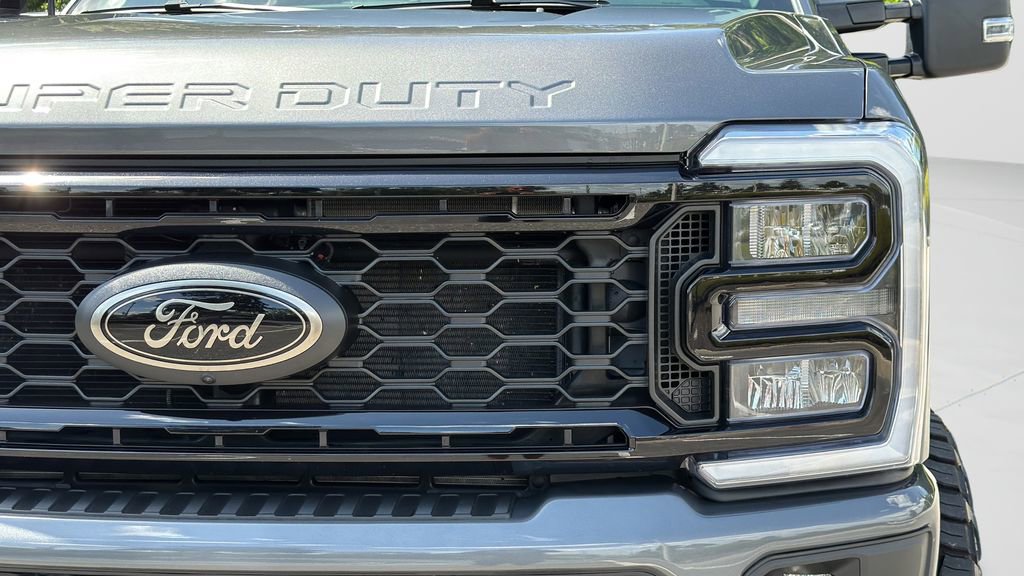 Used 2025 Ford F250 Lariat w/ Black Appearance Package image 26