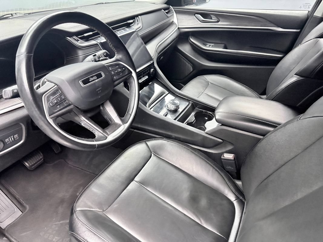 Used 2022 Jeep Grand Cherokee L Limited AWD/4WD image 9