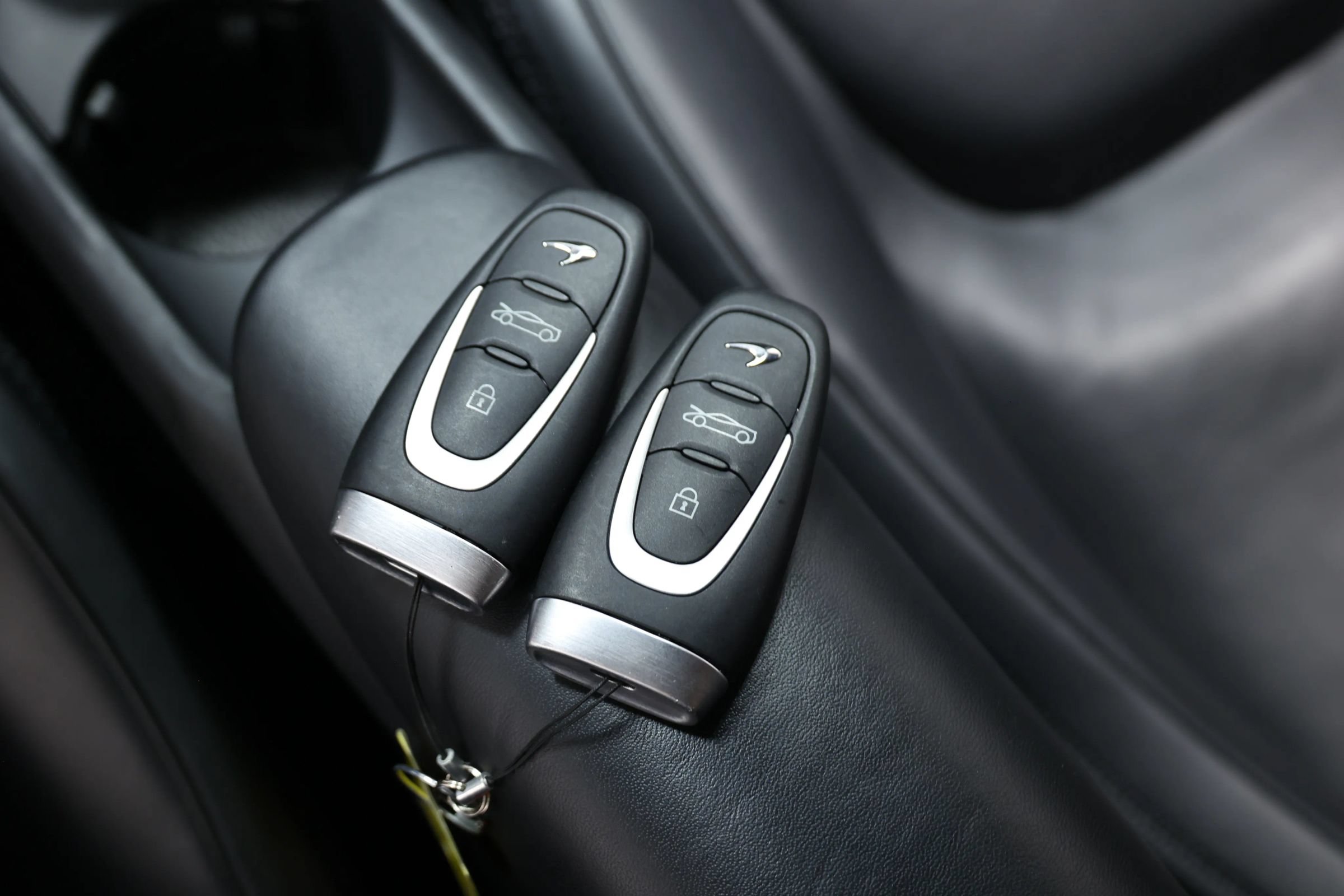 Used 2023 McLaren Artura RWD image 5
