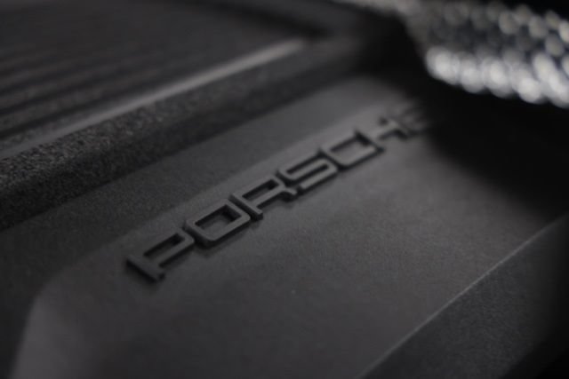 Used 2025 Porsche Macan AWD/4WD image 7
