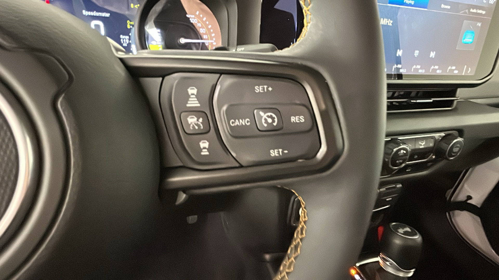 Used 2024 Jeep Wrangler Unlimited w/ Convenience Group AWD/4WD image 20