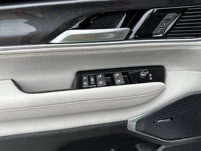 New 2024 Jeep Wagoneer L 4WD w/ Rear Seat Video Group 1 image 11