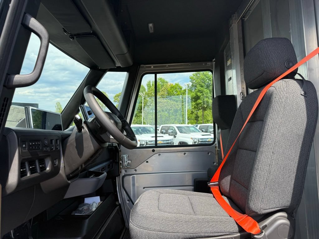 Used 2024 Chevrolet Brightdrop 400 w/ Commercial Equipment Package AWD/4WD image 24