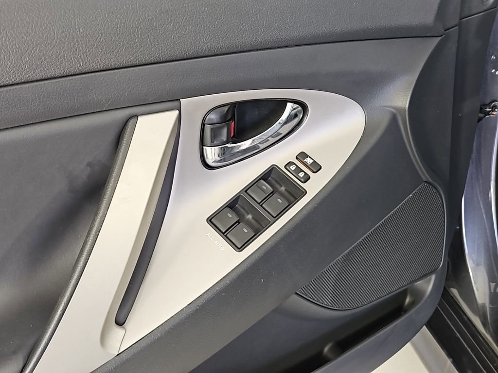 Used 2011 Toyota Camry SE w/ SE/XLE Extra-Value Pkg image 12