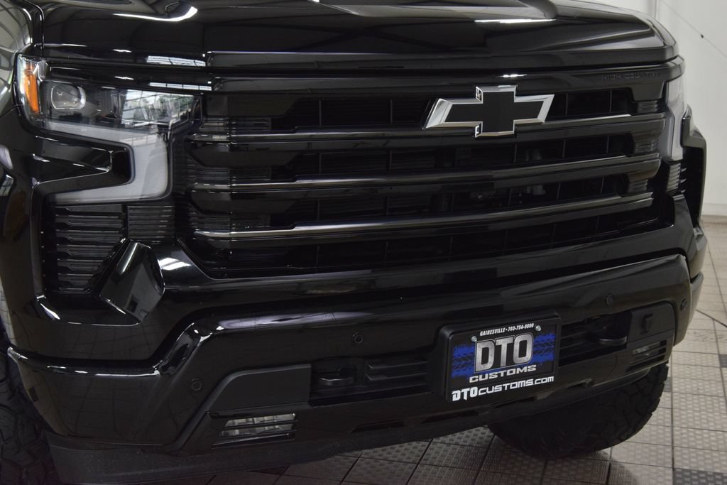 Used 2025 Chevrolet Silverado 1500 High Country w/ Midnight Edition AWD/4WD image 11