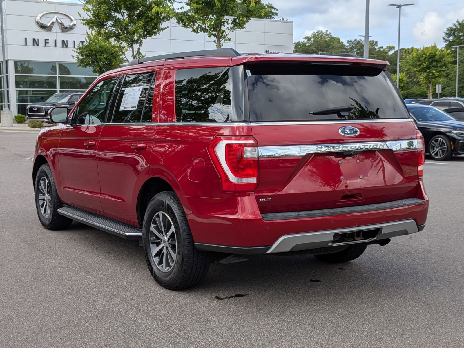 Used 2019 Ford Expedition XLT w/ Equipment Group 202A AWD/4WD image 5