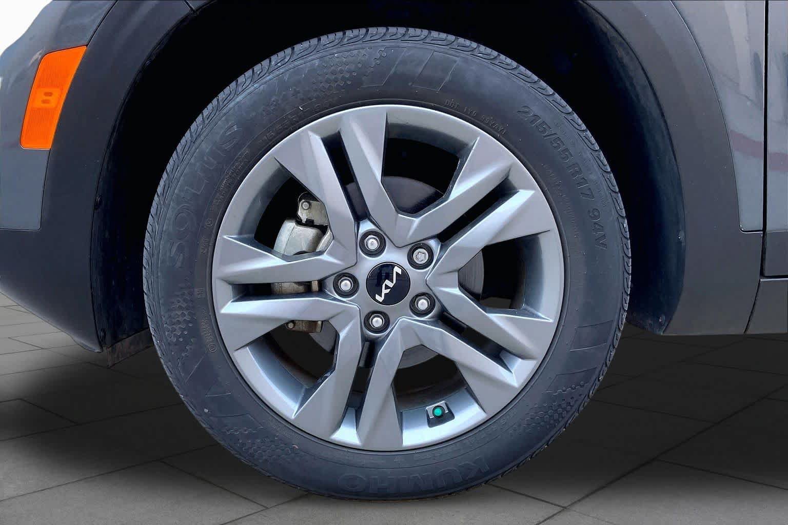 Used 2023 Kia Seltos S w/ Navigation Package FWD image 11