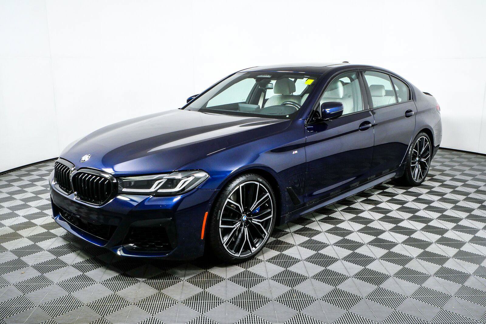 Used 2021 BMW M550i xDrive AWD/4WD image 26
