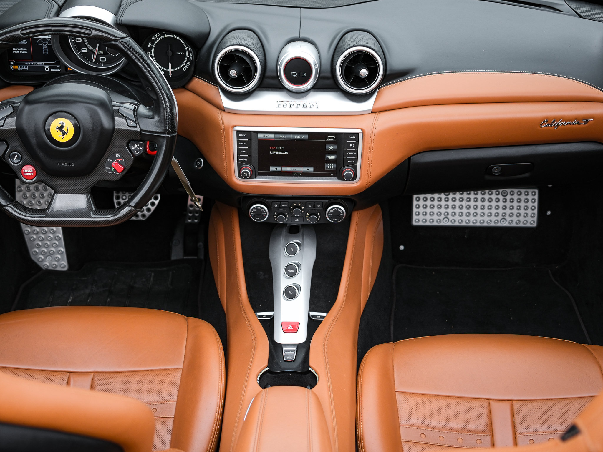 Used 2017 Ferrari California T RWD image 33