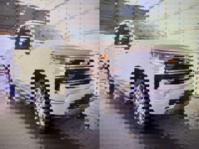 Used 2025 Chevrolet Silverado 1500 High Country AWD/4WD image 1