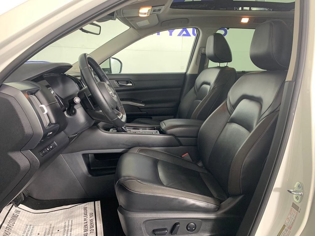 Used 2023 Nissan Pathfinder SL w/ SL Premium Package FWD image 16