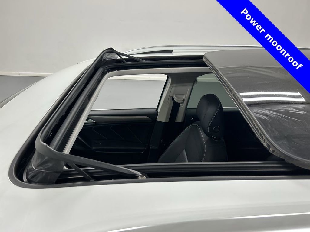 Certified 2022 Volkswagen Tiguan SE w/ Panoramic Sunroof Package image 8