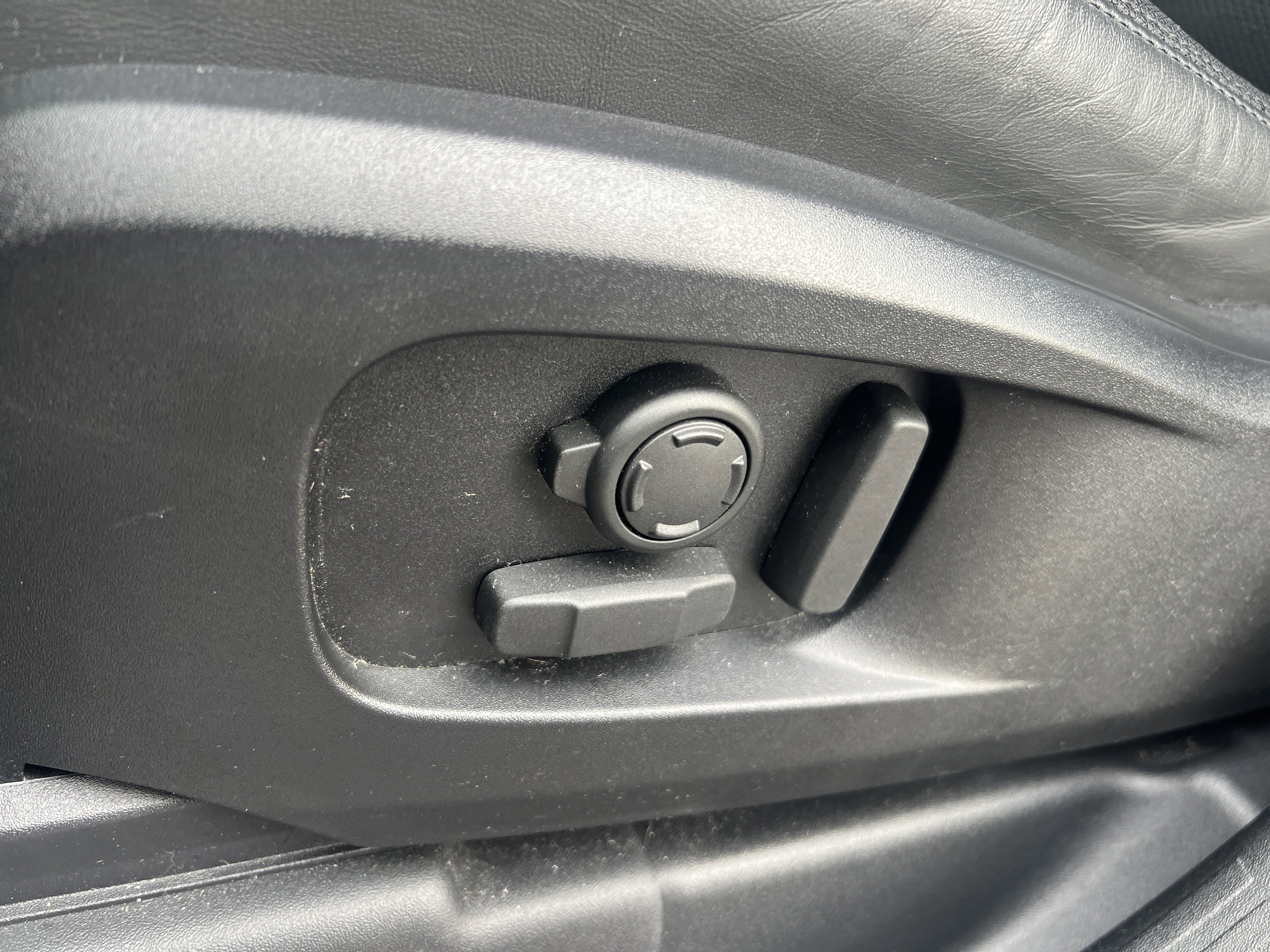 Used 2024 Land Rover Defender 110 V8 image 25