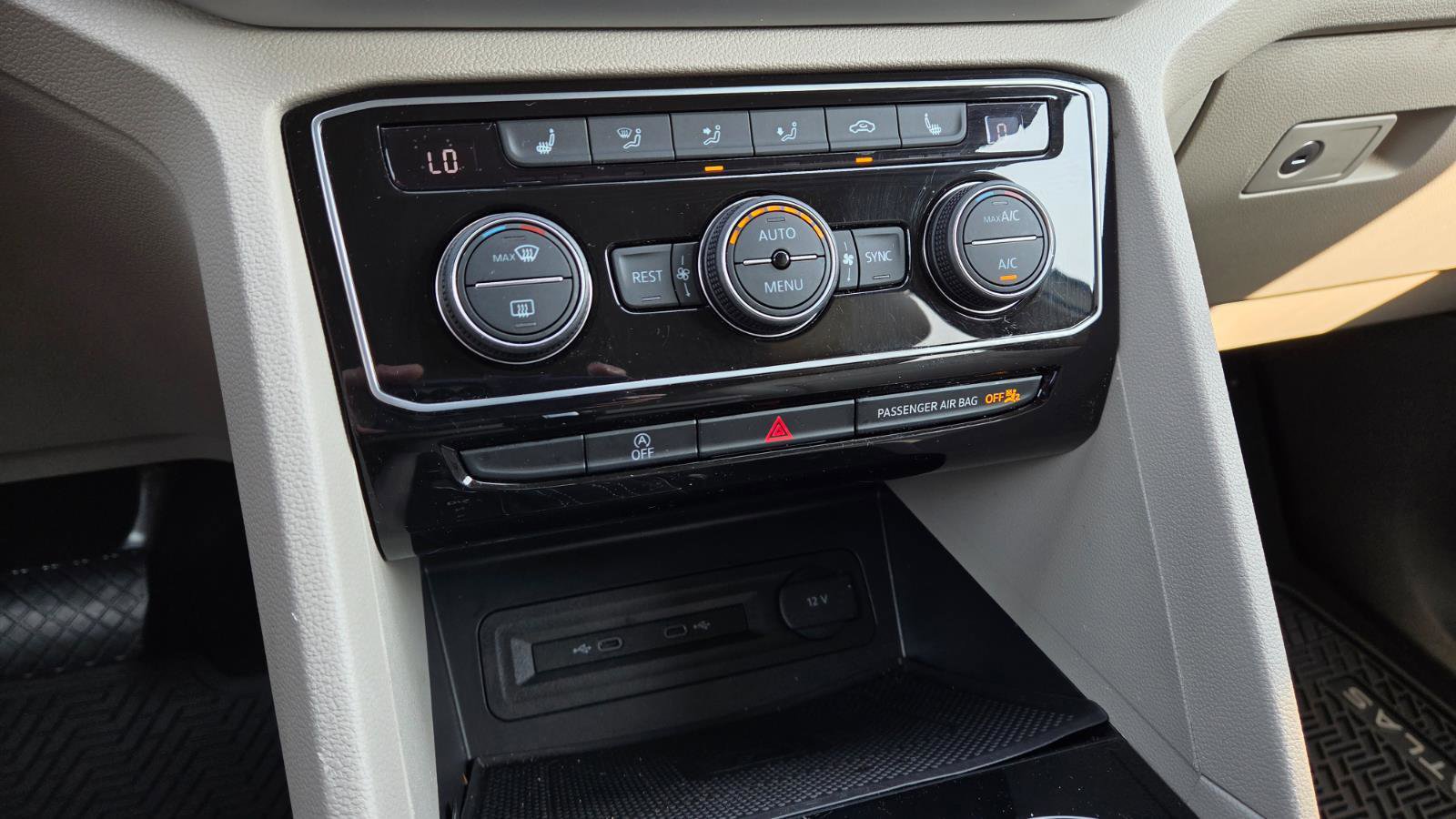 Certified 2022 Volkswagen Atlas SE image 13