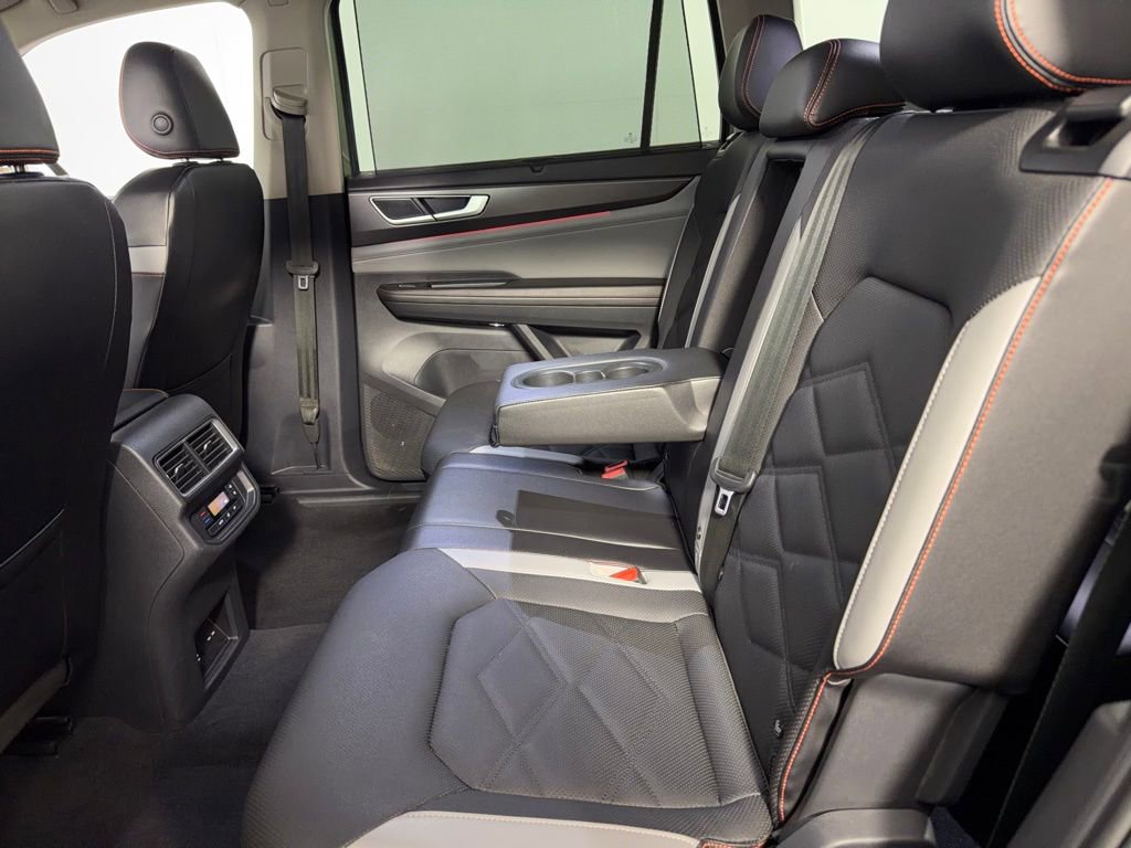 Used 2024 Volkswagen Atlas Peak Edition SE AWD/4WD image 24