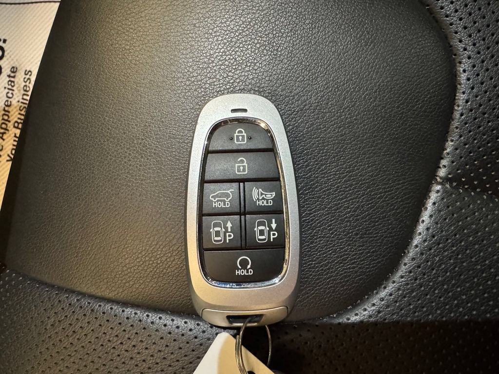 Used 2022 Hyundai Santa Fe Limited AWD/4WD image 17