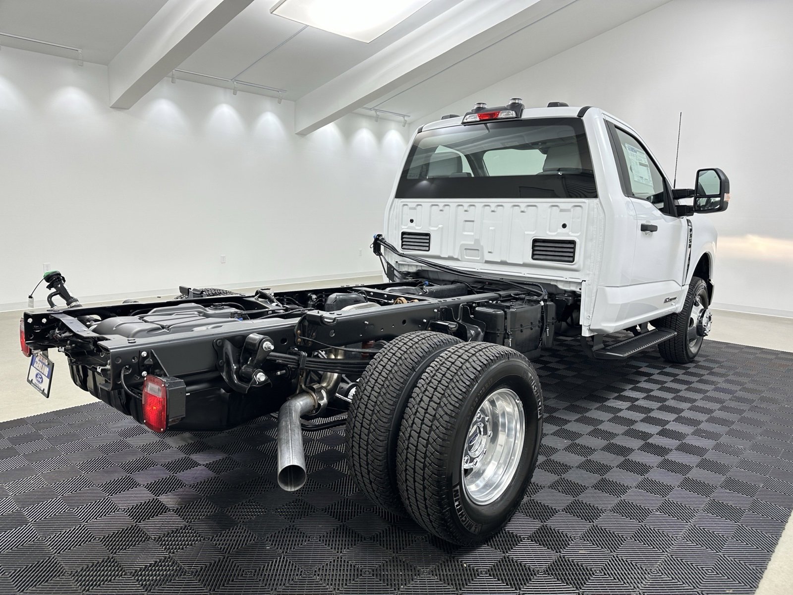 New 2025 Ford F350 XL w/ XL Chrome Package image 9