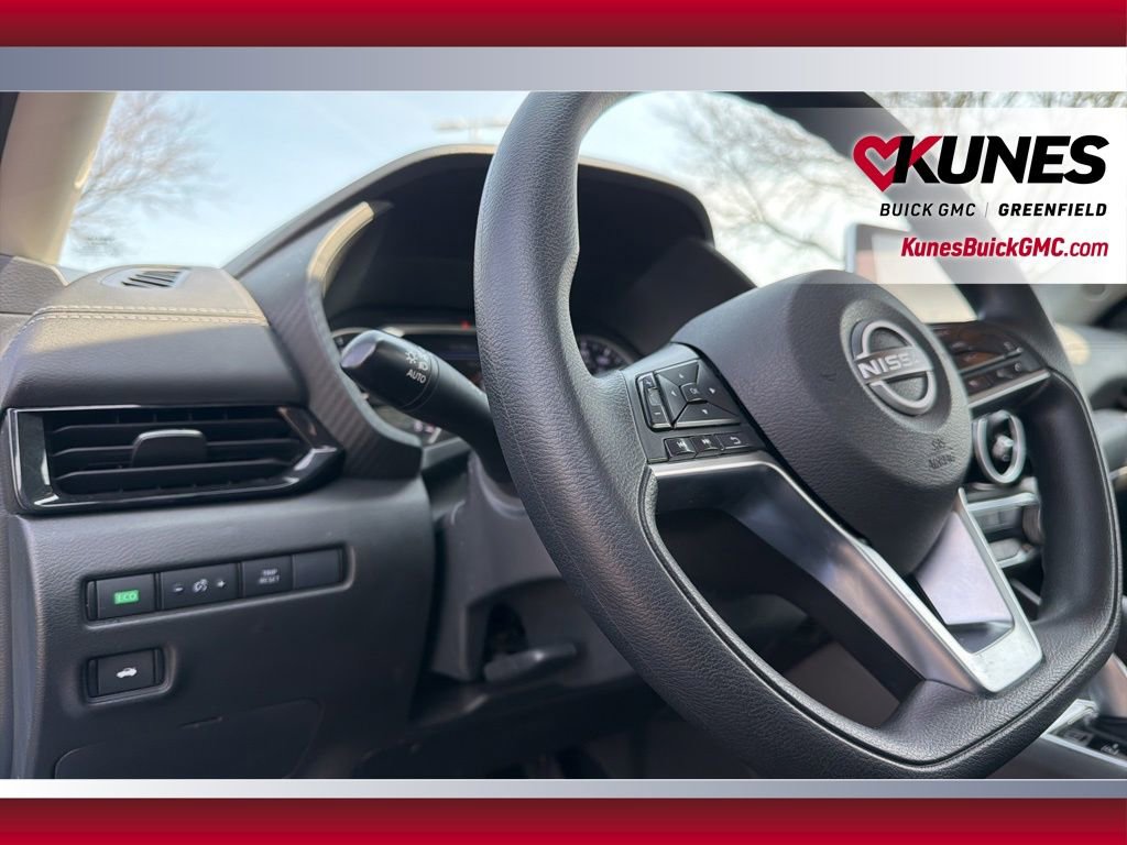 Used 2025 Nissan Sentra SV FWD image 16