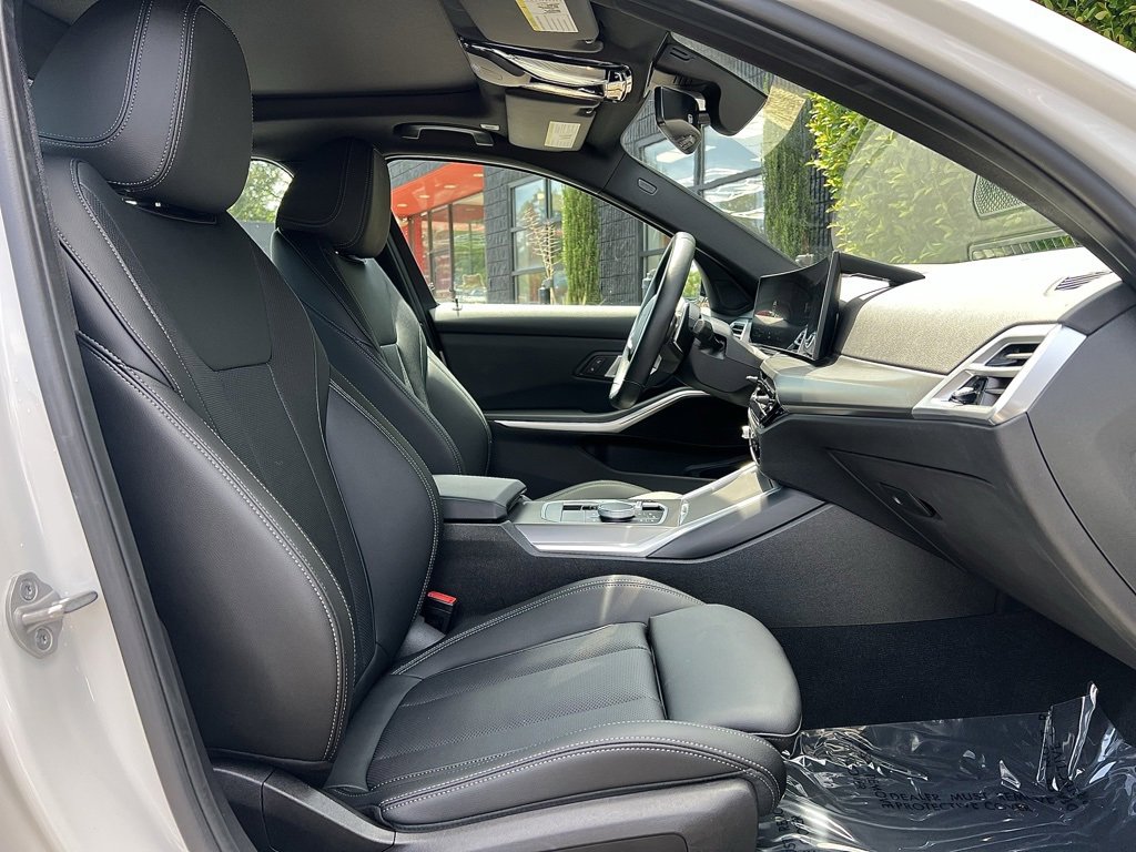 Used 2025 BMW 330i Sedan w/ M Sport Package image 30