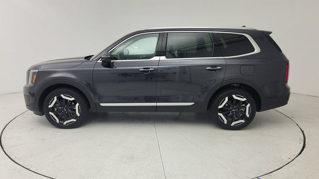 Used 2025 Kia Telluride S FWD image 4