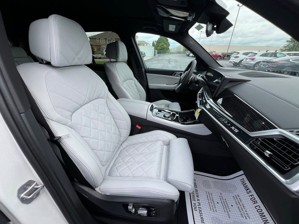 Certified 2025 BMW X5 xDrive50e w/ M Sport Package image 22