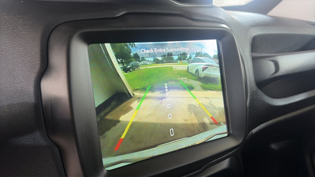 Used 2023 Jeep Renegade Latitude AWD/4WD image 19