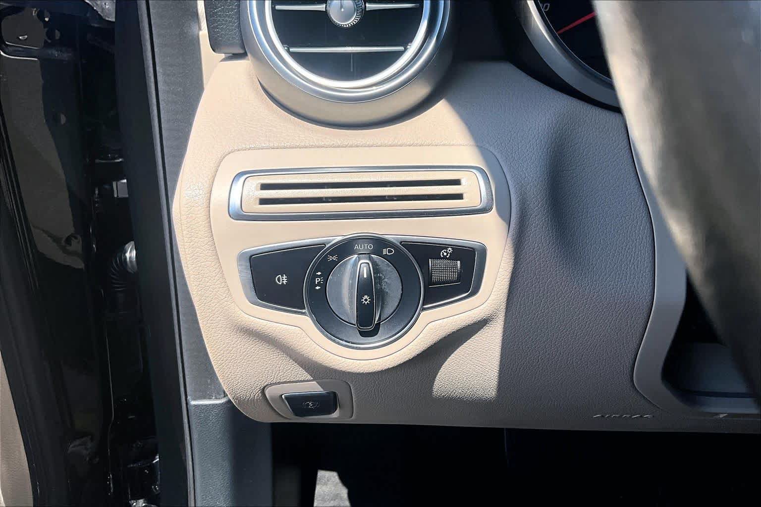 Used 2020 Mercedes-Benz C 300 Sedan image 36