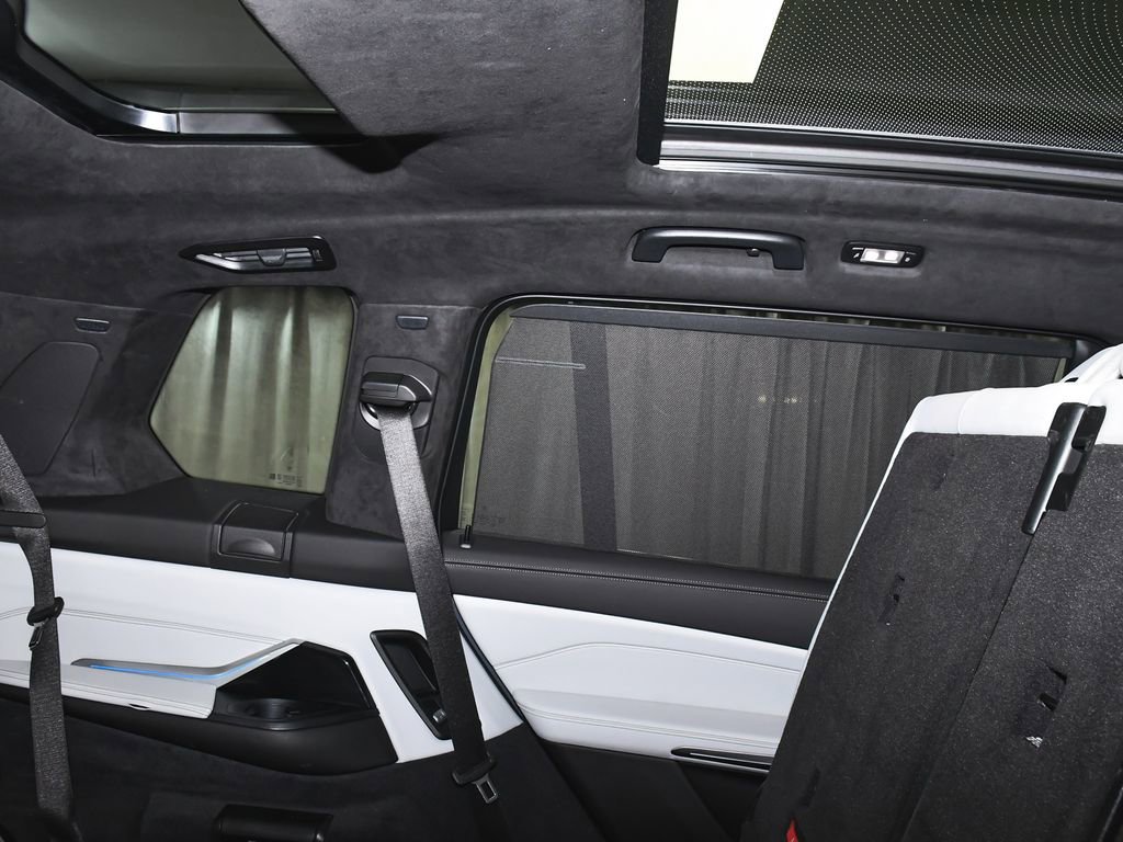 Used 2023 BMW X7 xDrive40i w/ Executive Package image 65