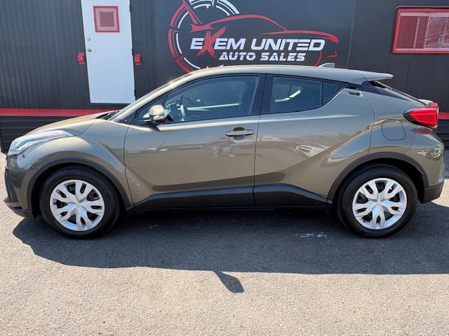 Used 2021 Toyota C-HR LE FWD image 3