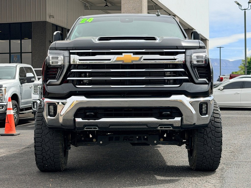 Used 2024 Chevrolet Silverado 2500 LTZ AWD/4WD image 45
