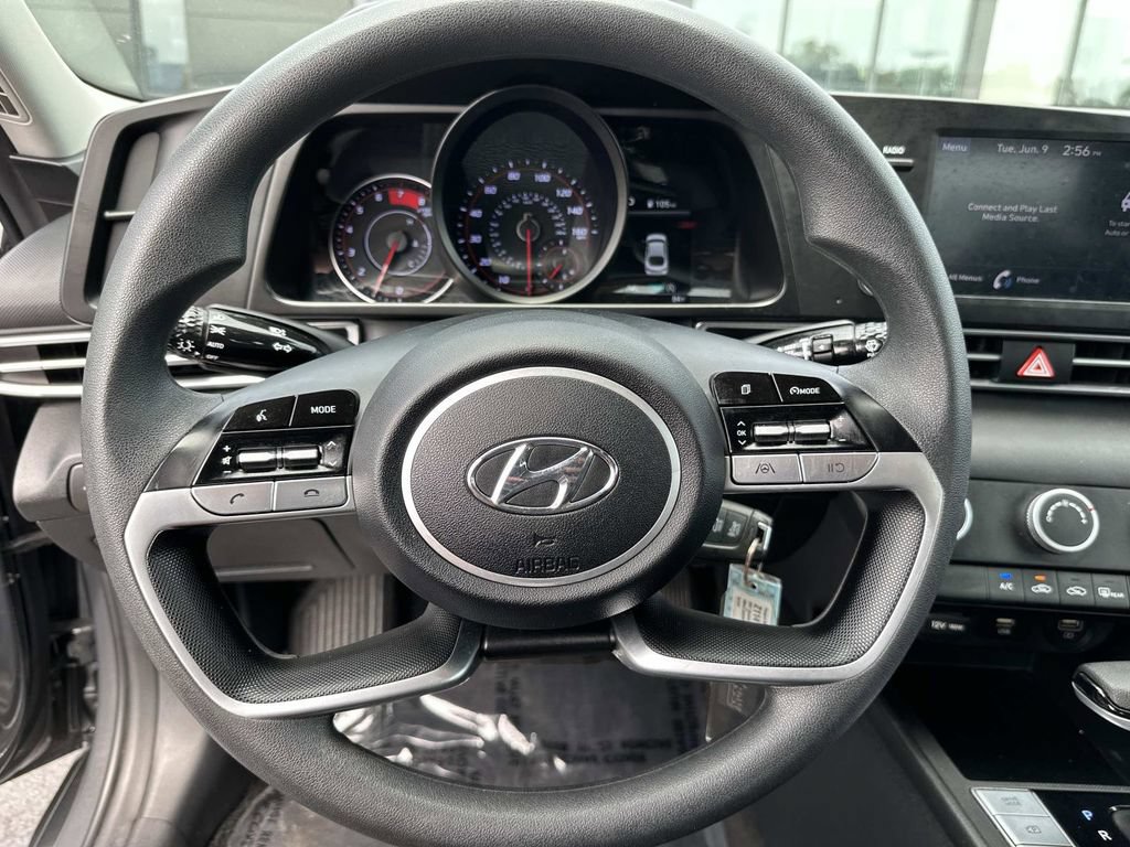 Used 2023 Hyundai Elantra SE FWD image 18